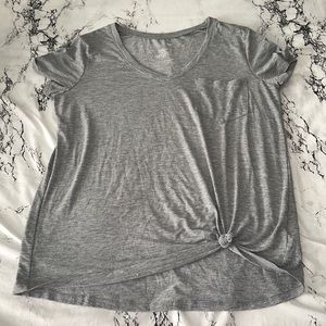 Medium v-neck pocket tee